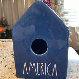 Rae Dunn “America” bird house EXTREMELY RARE LIMITED EDITION / HTF. 
NEW